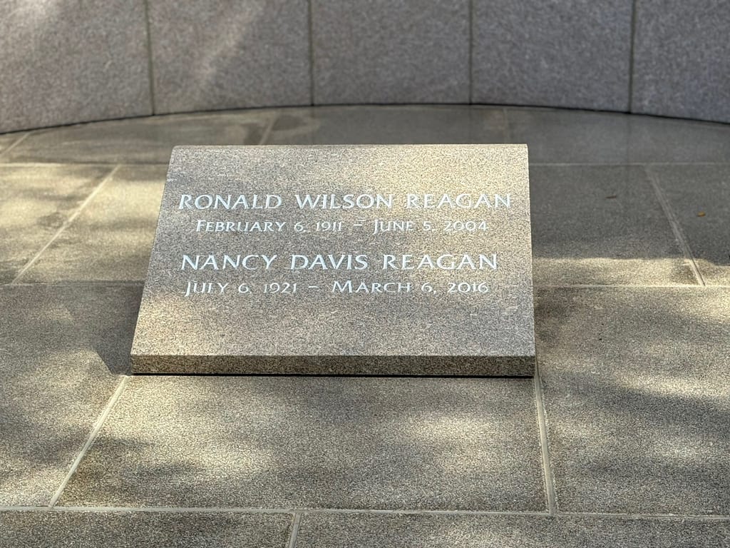 Ronald Reagan and Nancy's grave